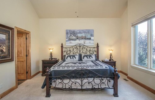 Eden House | Great House Value 6 bdr 4 bath Book Winter Now