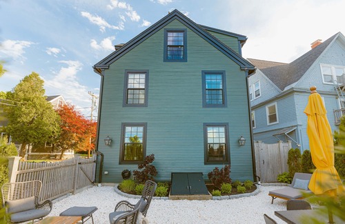New Castle Apartment | Great Island Inn - King Studio Apt - Main Street View