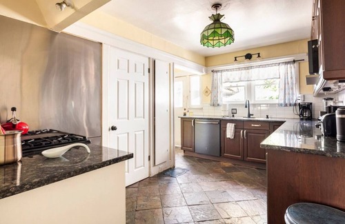 Mid City House | Great LA location - Fully Fenced Backyard!