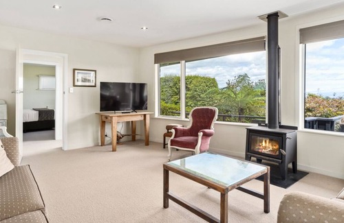 Taupo House | Great Lake Getaway - Taupo