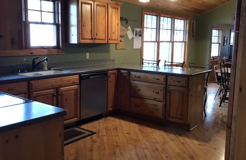 Sunburg House | Great Lakefront Property with Amazing Sunsets!