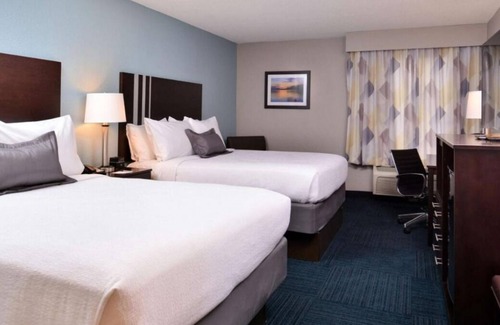 Blaine House | Great Location, 2 Amazing Units w/Free Breakfast Near Wheeling Heritage Port