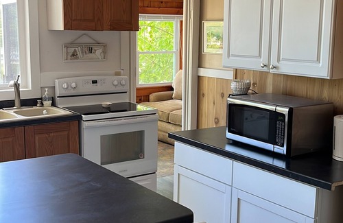Fish Creek Cottage | Great location 2 minutes Walking to downtown and to the lake