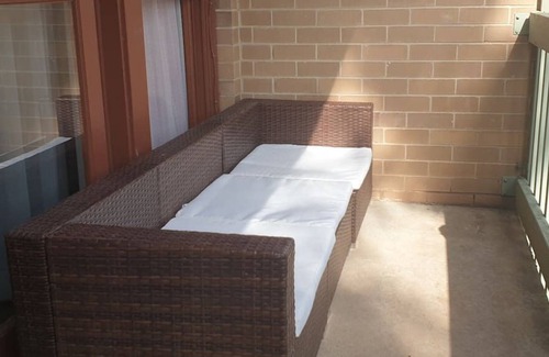 Lyneham Apartment | Great Location 2Bed 1Bath w/ Parking close to CBD
