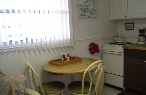 Sarasota Apartment | Great location across the street from Lido Beach