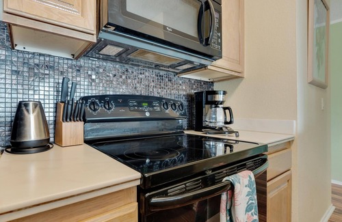 Historic Kailua Village Condo | Great location and Ocean views at the Kona Reef!