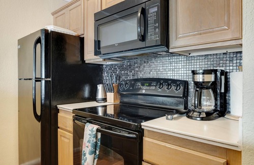 Historic Kailua Village Condo | Great location and Ocean views at the Kona Reef!