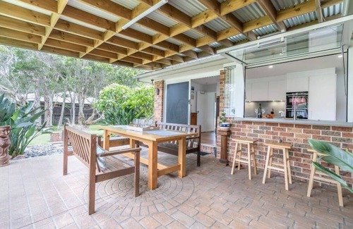 Boomerang Beach House | Great location right across the road from Boomerang Beach