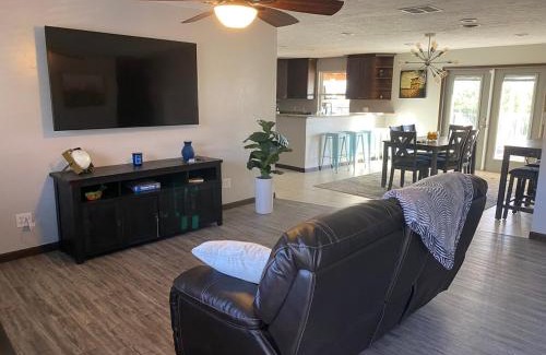 Farmington House | GREAT LOCATION! Beautiful city views!