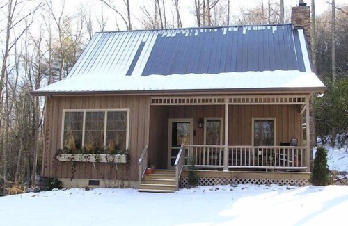 Valle Crucis Cabin | Great Location ~ Between Banner Elk & Boone. Private Setting with Hot Tub!