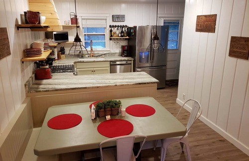 Guntersville House | Great Location - charming house walking distance to lake and minutes to downtown