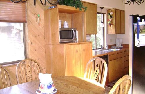 Sunriver House | Great location close to SHARC & Village - with hot tub, AC, Pet-Friendly!