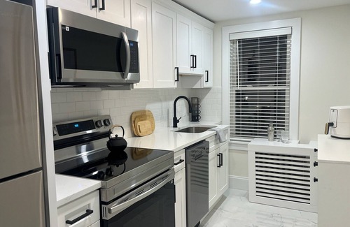 Newport Apartment | Great Location! Cozy 1-bedroom apartment Newport with WiFi, AC
