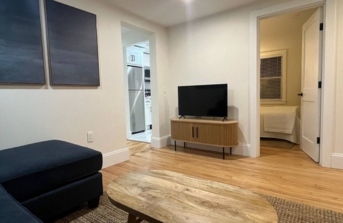 Newport Apartment | Great Location! Cozy 1-bedroom apartment Newport with WiFi, AC