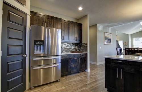 Mountain View House | Great Location, Fenced Yard, A/C, Light & Bright