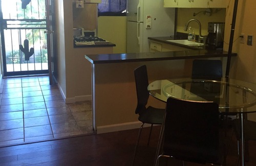 South Scottsdale Condo | Great Location for Spring Training and Sightseeing (long term only)