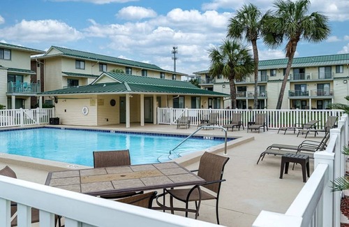 Miramar Beach Condo | Great Location & Getaway! Walk 350 yards 2 Beach w/Beach Wagon & Chairs, Pool, Walk 2 Pompano Joe's
