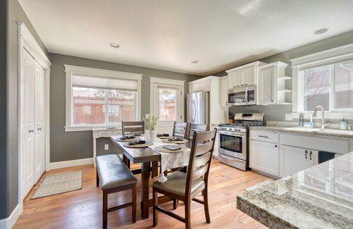 Southern Crossing House | Great location in Old Mill District ! ♥ Fenced Backyard, ♥ Pet Friendly!