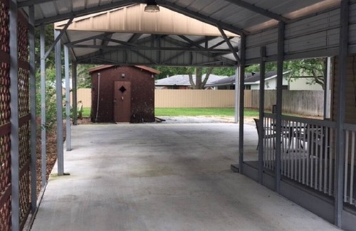 Sulphur House | Great Location in Sulphur 1/2 Mile to I-10 Exit 20 2 Beds