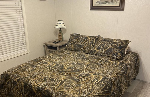 Hornbeak Cabin | Great location just across the street from Reelfoot Lake close to boat ramps