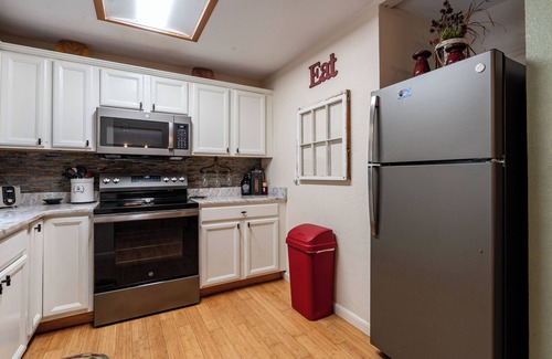Bryson City Cabin | Great location! Minutes from Tsali/NOC/SMNP/Bryson City, firepit, hot tub