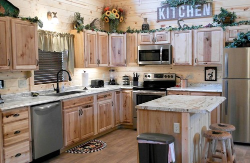 Ridgedale Cabin | GREAT LOCATION near Big Cedar & Branson w/Hot Tub