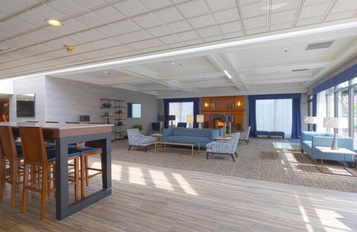 Wenatchee Hotel | Great Location Near the Highway! Spacious Room w/King Bed, Large Window, Pool