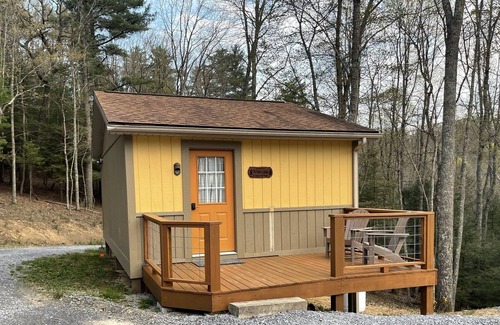 Flat Top Cottage | Great location near Winterplace Ski Resort!