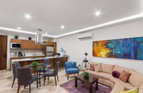 Colonia Centro Condo | Great Location, Ocean Views, Pool