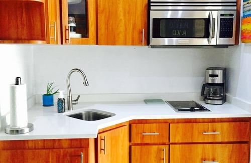 Isla Verde Apartment | Great Location! Perfect For Couples! Near Hotel San Juan & Beach Of Isla Verde