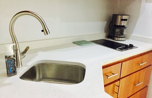 Isla Verde Apartment | Great Location! Perfect For Couples! Near Hotel San Juan & Beach Of Isla Verde