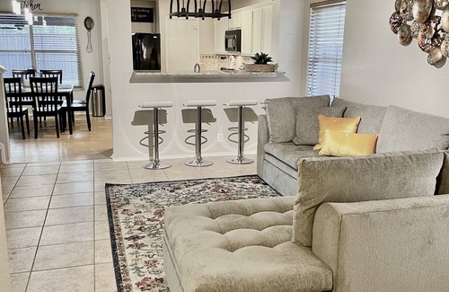 Maverick Creek House | Great location SixFlags/LaCantera/UTSA/Top Golf