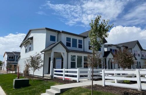 South Jordan Apartment | Great Location Sleeps 8 with 5 Beds and 3 Baths