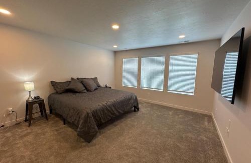 South Jordan Apartment | Great Location Sleeps 8 with 5 Beds and 3 Baths