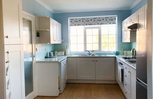 Exmouth House | Great location, sleeps 5 with parking!