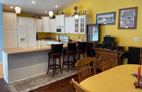 Arnolds Park House | Great Location! - Vacation Cabin with easy access to Arnolds Park!