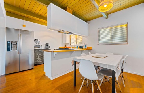 Silver Strand House | Great Location & Views, Steps To Sand
