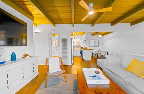 Silver Strand House | Great Location & Views, Steps To Sand