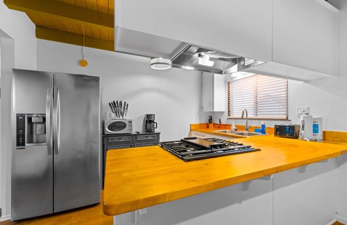 Silver Strand House | Great Location & Views, Steps To Sand