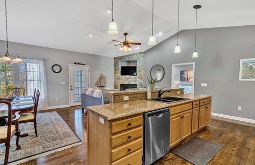Hardy House | Great location-Westlake!Close to everything. Pool table, X-box, games,Hot tub.