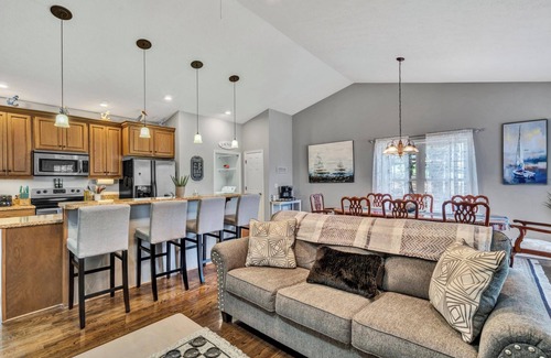Hardy House | Great location-Westlake!Close to everything. Pool table, X-box, games,Hot tub.