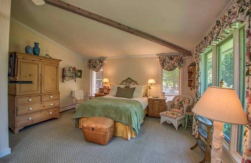 Stowe Area House | Great Location with 7 Bedrooms & Bonus Game Room! Plus Swimming Pool & Fire Pit!