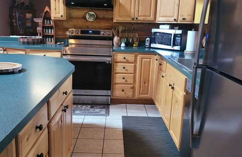 Lyndon Station House | Great Log Home with Plenty of Room to Relax, Sleeps 13, Close to Dells.