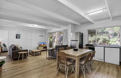 Point Lookout House | Great low-set beach house!