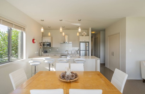 Matarangi Villa | Great Matarangi Location Lakeside Gem overlooking the golf course!