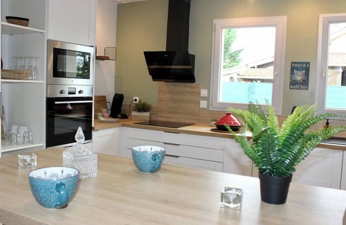 Le Porge Villa | GREAT MULLEIN. Close to the ocean, pets welcome!