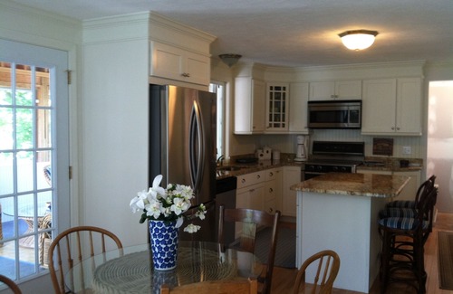 Bonnet Shores Cottage | Great Narragansett Location! Classic Beach Cottage. Short Walk to Kelly Beach.