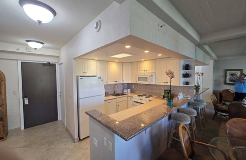 Kaanapali Condo | Great Ocean View #357 1-bedroom 2-bath condo at The Whaler SPECIAL PRICING NOW!