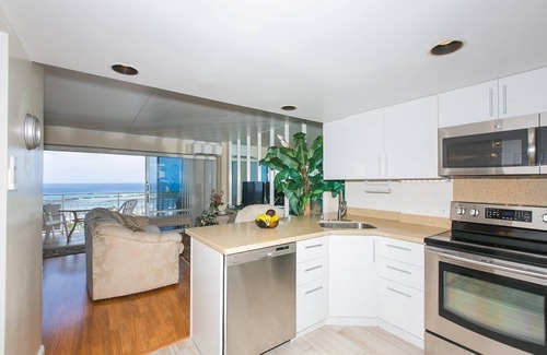 Waikiki Condo | Great Ocean View One-Bedroom Overlooking The Yacht Harbor At The Ilikai Hotel!