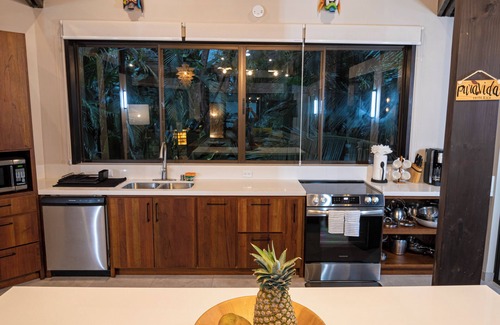 Manuel Antonio Villa | Great Ocean view, Tulemar beach access, 3 bedrooms, sleeps 10. Resort Amenities
